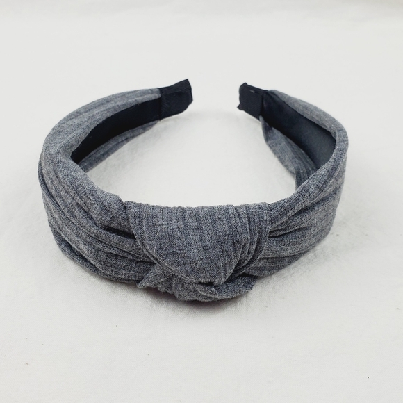 Non-Slip soft fabric knotted headband - Picture 3 of 9